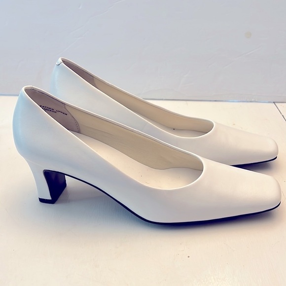 Nordstrom White Leather Pump size 7N New - Picture 6 of 10